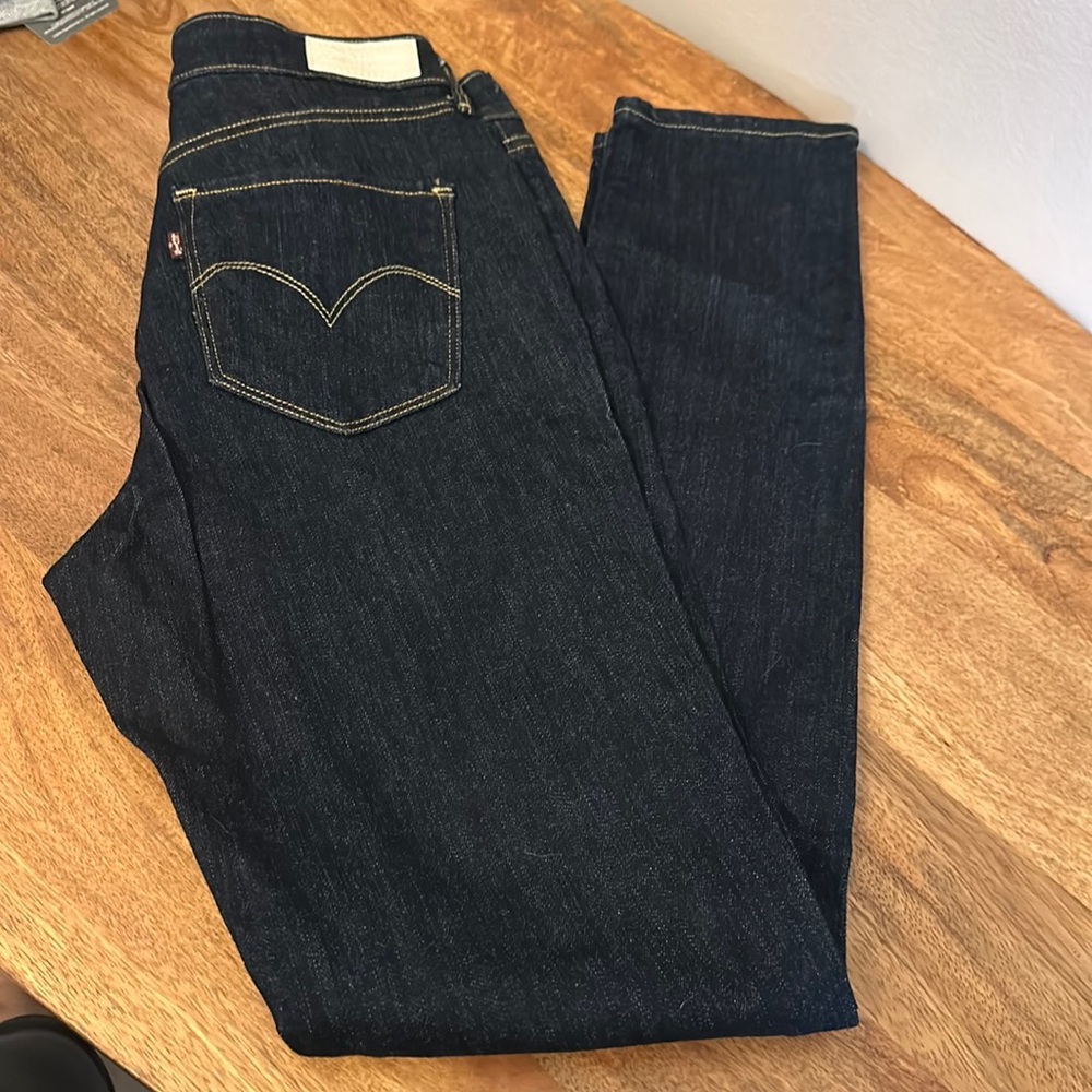 Levi’s sz 28 x 32 skinny high rise women’s jeans.